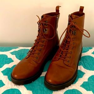 Size 10, above the ankle boot